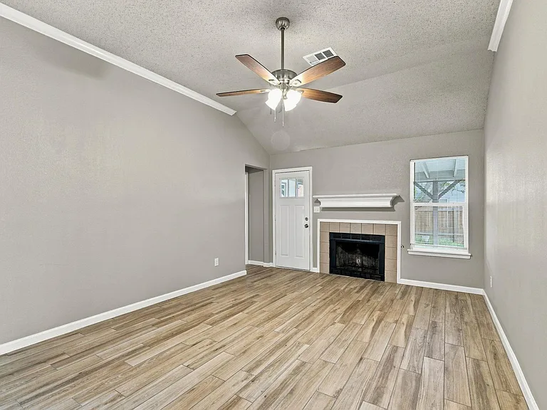 106 Hague St — Photo 2