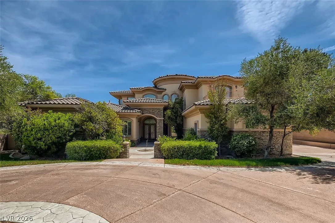 3 bed, 8.0 bath, 5849 sqft, $7,900 — Photo 3