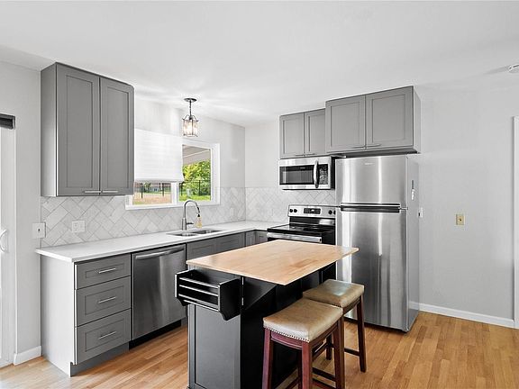 4th image of 3015 Churchill Dr