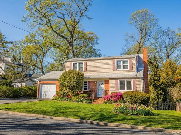 11 Delaware Avenue, Port Washington, NY 11050