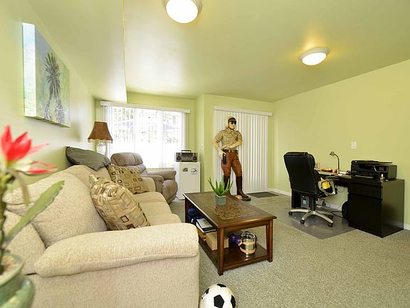 2nd image of 19 Highland Ln