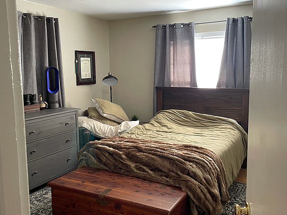 5th image of 1561 Sanford Ave