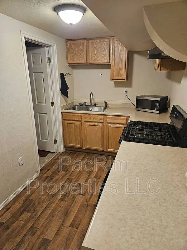 2 bed, 1.0 bath, $1,500 — Photo 2