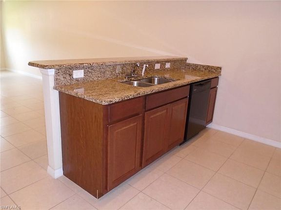 5th image of 4129 SW 7th Pl