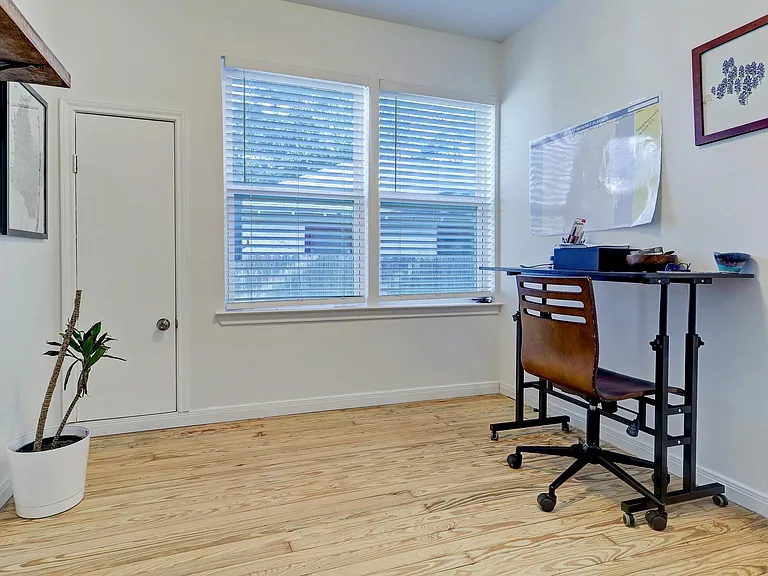 4801 Avenue H — Photo 15