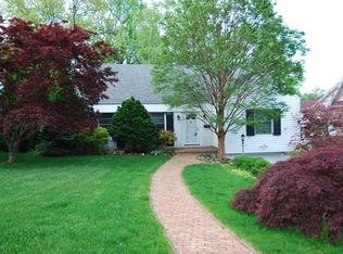 7 Dell Rd, Scarsdale, NY 10583