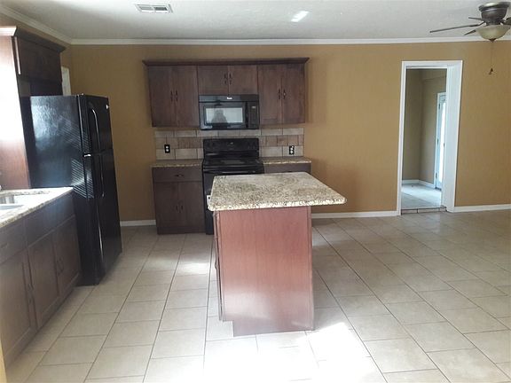 3rd image of 107 Jewel Dr