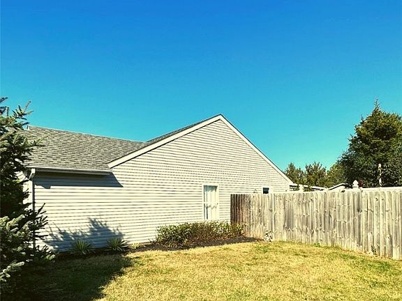 3rd image of 7192 Pinewood Dr