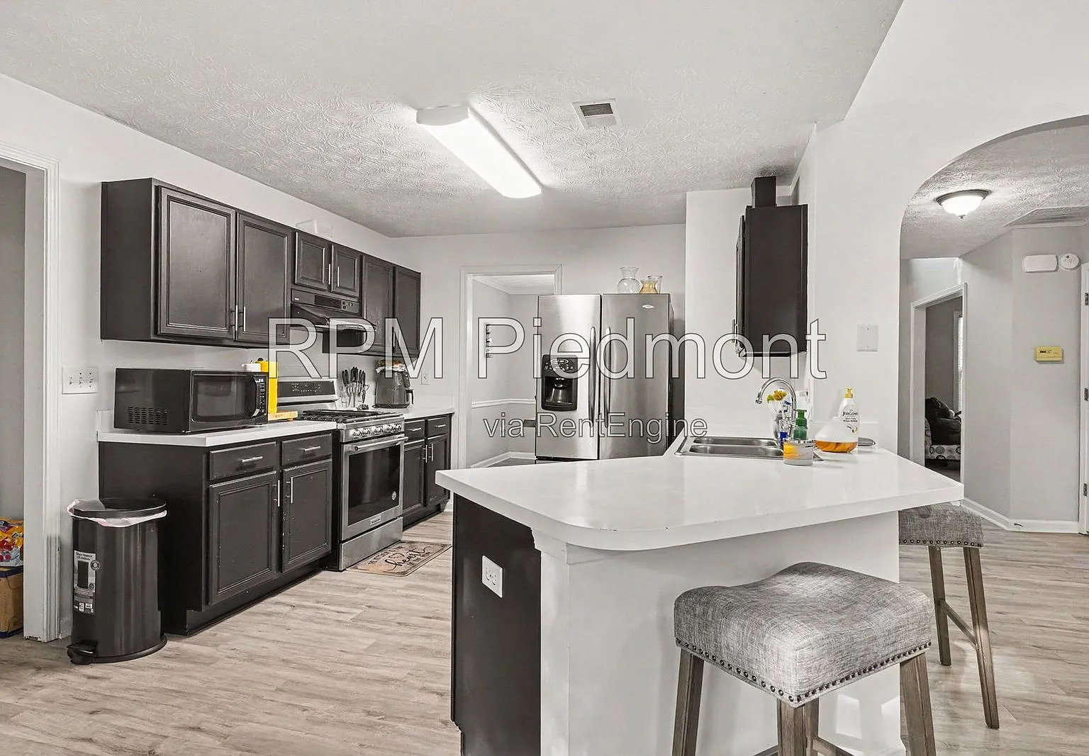 3 bed, 2.5 bath, 2055 sqft, $2,200 — Photo 3