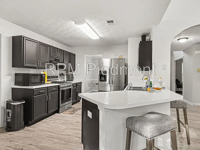 550 Claudel Ct SW — Photo 3