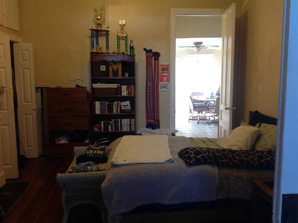 Middle bedroom