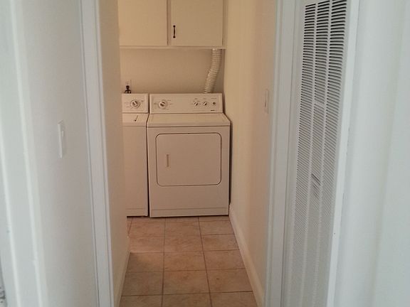 washer and dryer included