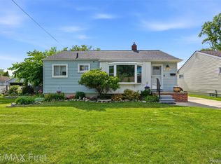 25709 Cubberness St, Saint Clair Shores, MI 48081
