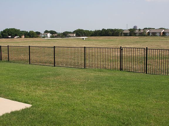 4th image of 709 Meadowedge Ln