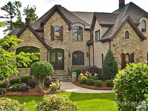 Gorgeous curb appeal!