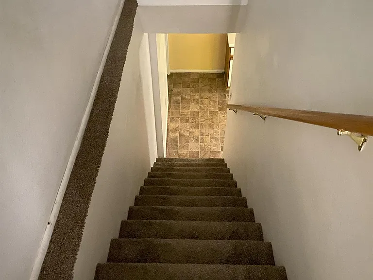 1005 Park Ln — Photo 2