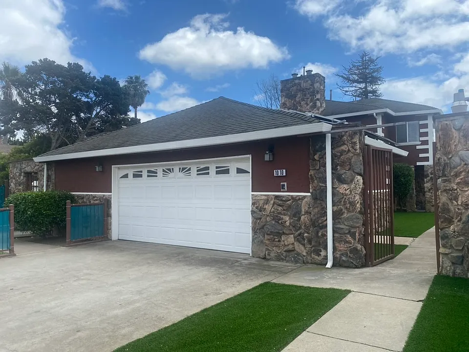 Weeks St