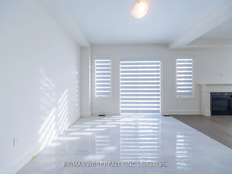 2215 Crystal Dr — Photo 16