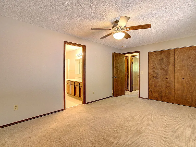 1114 SE 106th Ct — Photo 24