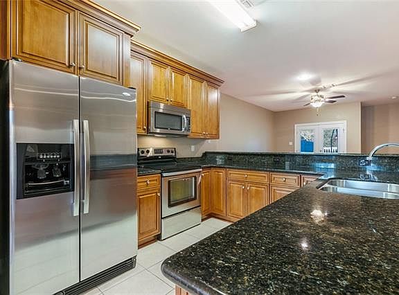 4th image of 120 Mirabeau Pl