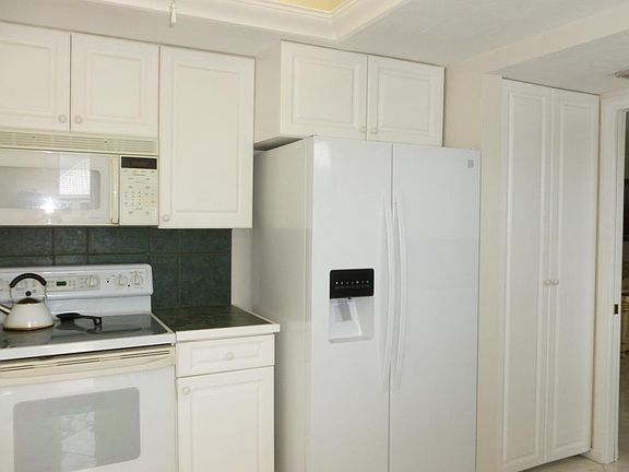 3rd image of 20 SE Turtle Creek Dr #D