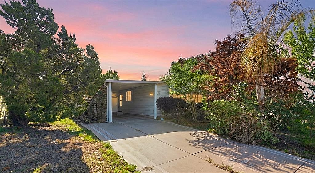 1537 Doral Cir