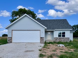 384 N Oak Ave, Sparta, MO 65753