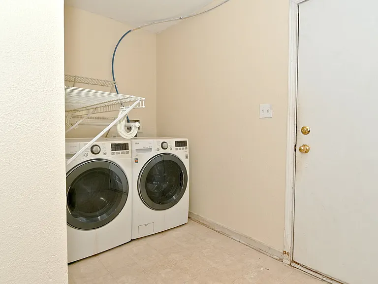 1043 Rentham Ln — Photo 15