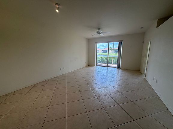 3rd image of 330 Robin Hood Cir Unit 102