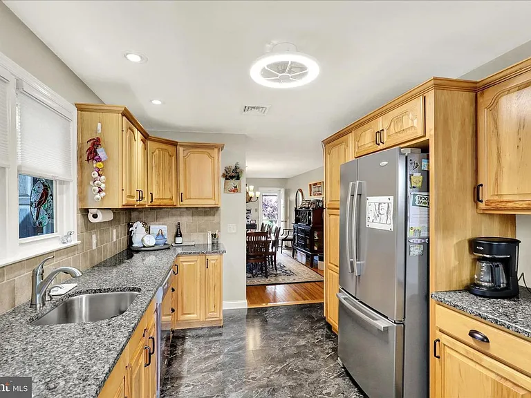 41 W College Ave — Photo 15