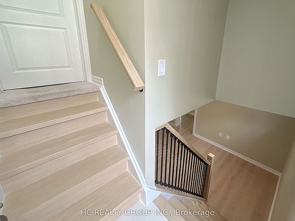 4th image of 23 Pynford Cres #Basement