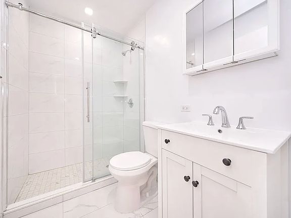4th image of 337 W 43rd St APT 3C