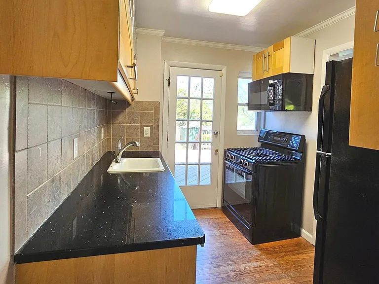 2214 Arlington Ter — Photo 13