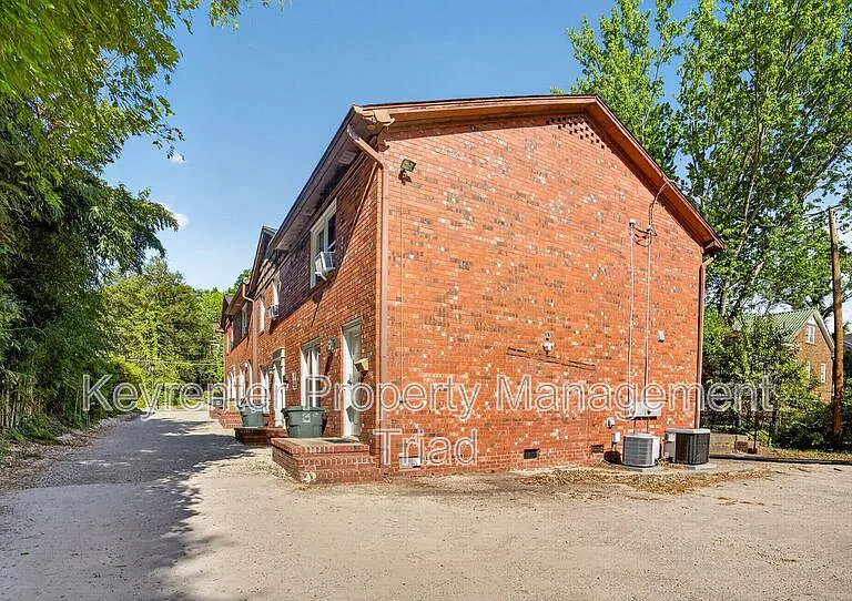 115 S Mendenhall St #C — Photo 22