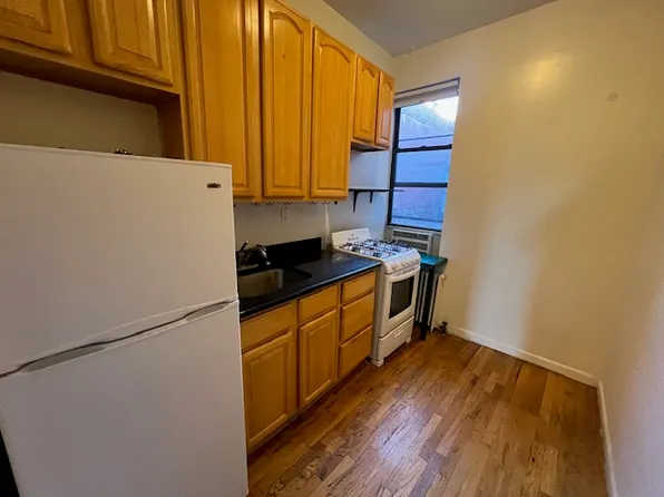 104 Macdougal Street image 6 of 11