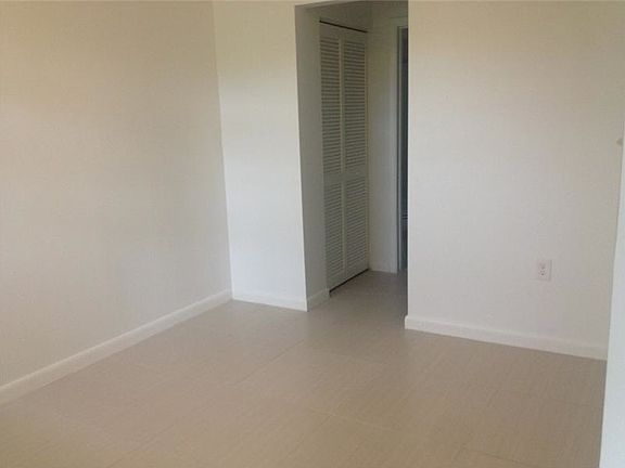 4th image of 524 NW 22nd St APT 1
