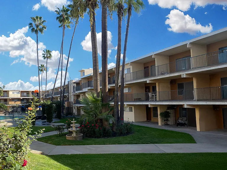 The Diplomat Apartments — Photo 16