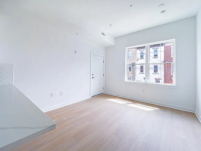 2403-07 W Thompson St #3 — Photo 7