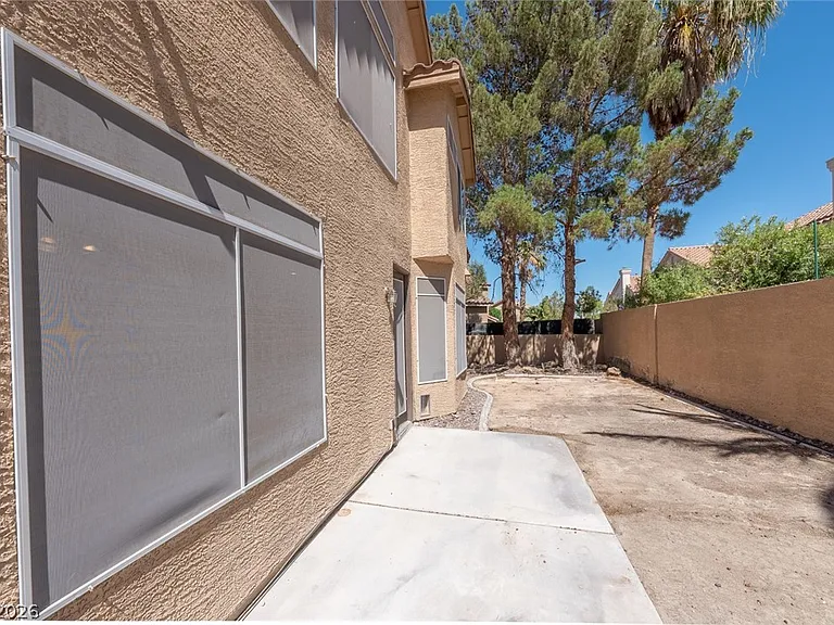 8233 Ruby Mountain Way — Photo 32
