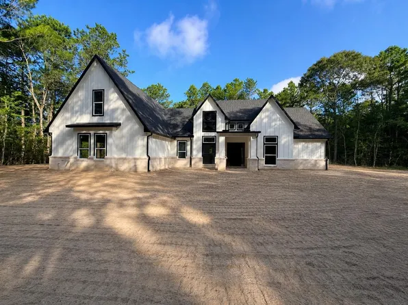8767 Lauren Ln, Waller, TX 77484
