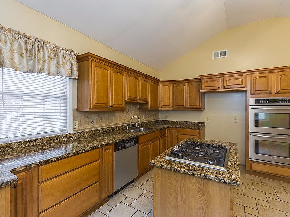 1st image of 379 Stoner Ave