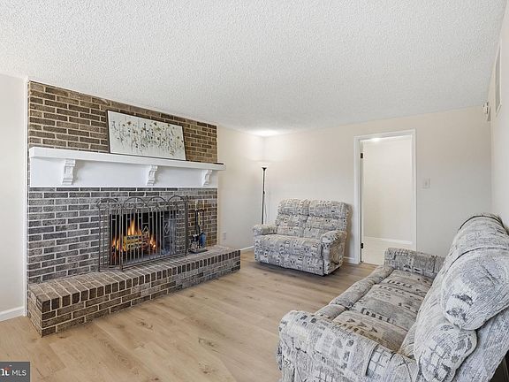 4th image of 7905 Steadman St
