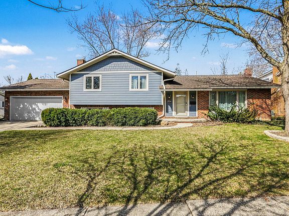 3rd image of 2134 Ascot Rd