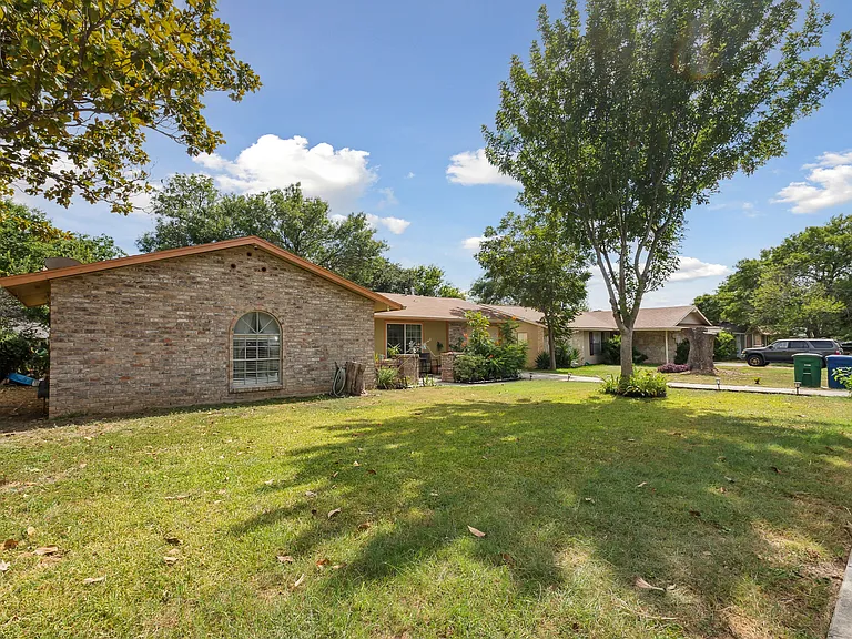 6738 Spring Manor St — Photo 2