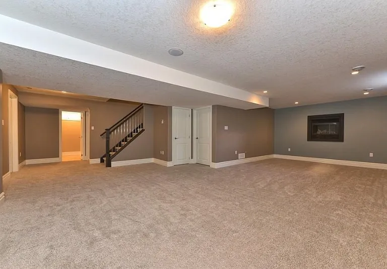 3135 Pincombe Dr — Photo 24