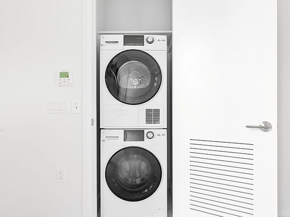 4th image of 554 W 46th St #320