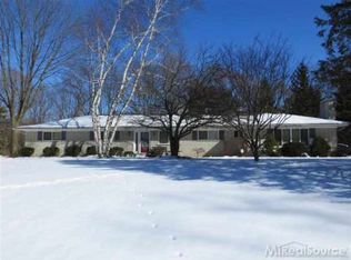 910 Dursley Rd, Bloomfield hills, MI 48304