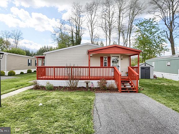 4th image of 19 Beechwood Dr