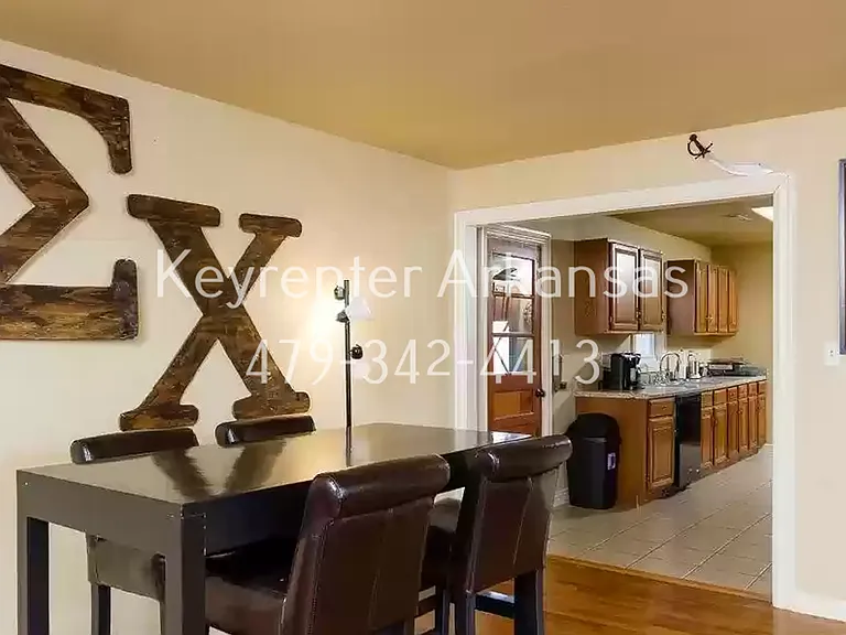 1144 N Vista Pl — Photo 6