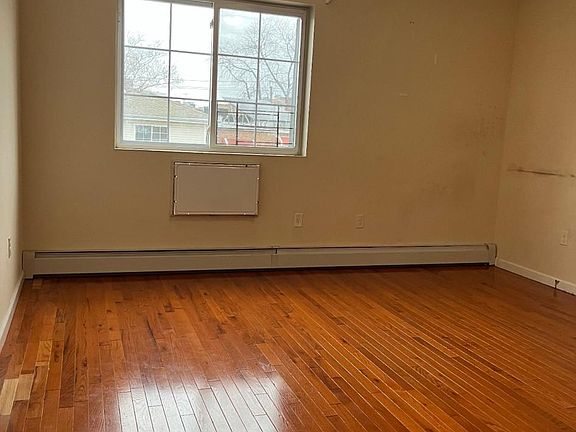 2nd image of 3219 Hering Ave #3B